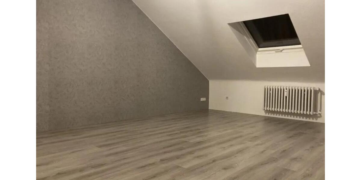 Charmante 2,5 Zimmer Dachgeschosswohnung - sofort bezugsfrei 2 zimmer