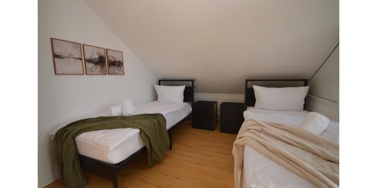 Wohnen auf Zeit Detmold Hakedahl - 10 Zimmer, 250 m&sup2;, 30&euro; | Angebot:24784467