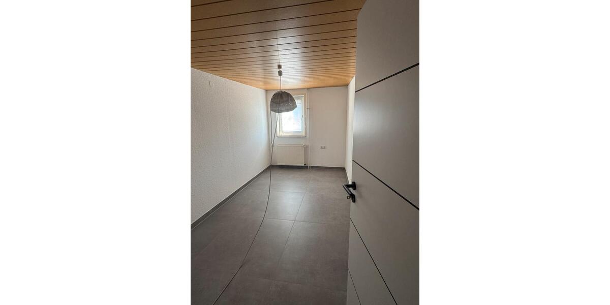 Etagenwohnung Neukirchen - 3 Zimmer, 120 m&sup2;, 1.400&euro; | Angebot:26148673