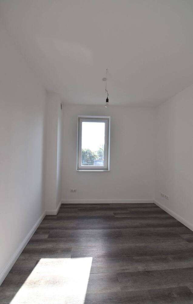 HELL - MODERN - BALKON - FAHRSTUHL - STELLPLATZ!