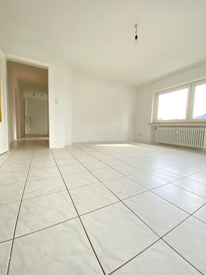 ***ERSTBEZUG NACH SANIERUNG – FAMILIEN AUFGEPASST*** Sehr helle 4-Zimmer-Wohnung mit Balkon