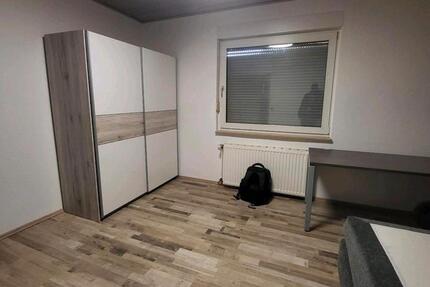 WG Zimmer zu vermieten in 3 er WG 15 zimmer