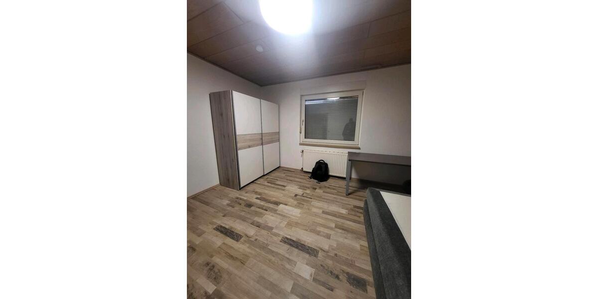 WG Zimmer zu vermieten in 3 er WG 15 zimmer