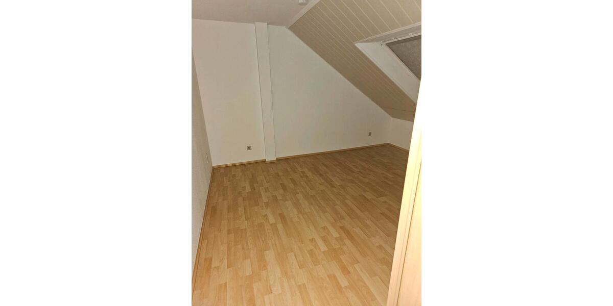 Dachgeschoßwohnung Hambrücken - 3 Zimmer, 75 m&sup2;, 950&euro; | Angebot:24380621