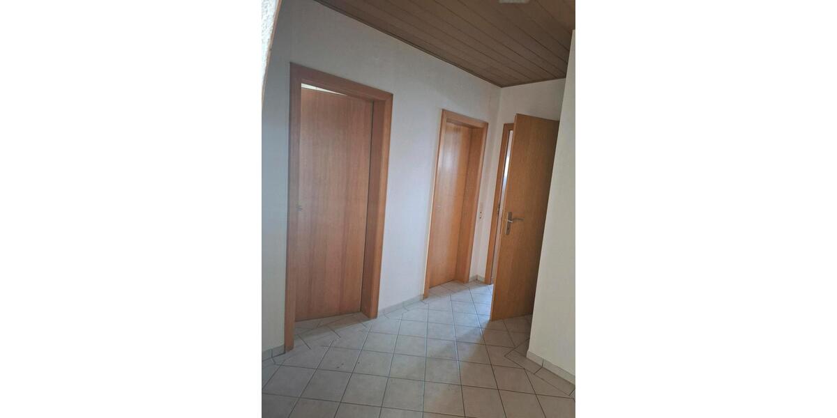 Etagenwohnung Haiger - 5 Zimmer, 130 m&sup2;, 1.300&euro; | Angebot:26506884