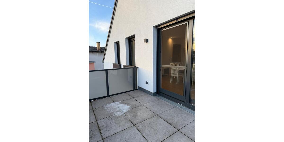 Dachgeschoßwohnung Straubing - 2 Zimmer, 92 m&sup2;, 1.100&euro; | Angebot:24748856