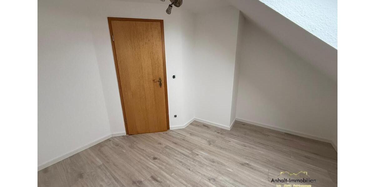 Dachgeschoßwohnung Südliches Anhalt - 3 Zimmer, 56 m&sup2;, 392&euro; | Angebot:24690924