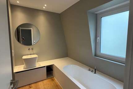 Wohnung Wiesbaden Biebrich - 4 Zimmer, 140 m&sup2;, 2.300&euro; | Angebot:26897464