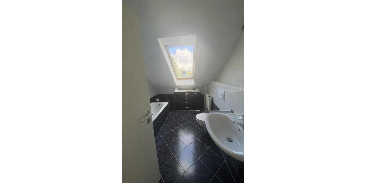 Dachgeschoßwohnung Saarbrücken Kieselhumes - 3 Zimmer, 69 m&sup2;, 769&euro; | Angebot:26656349
