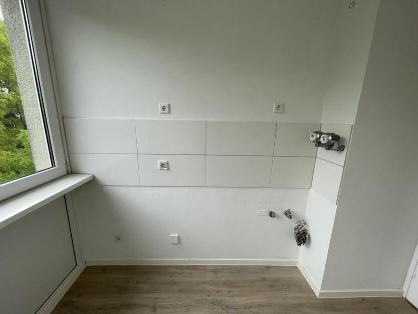 **FRISCH RENOVIERTE 3-ZIMMERWOHNUNG MIT BALKON** zimmer