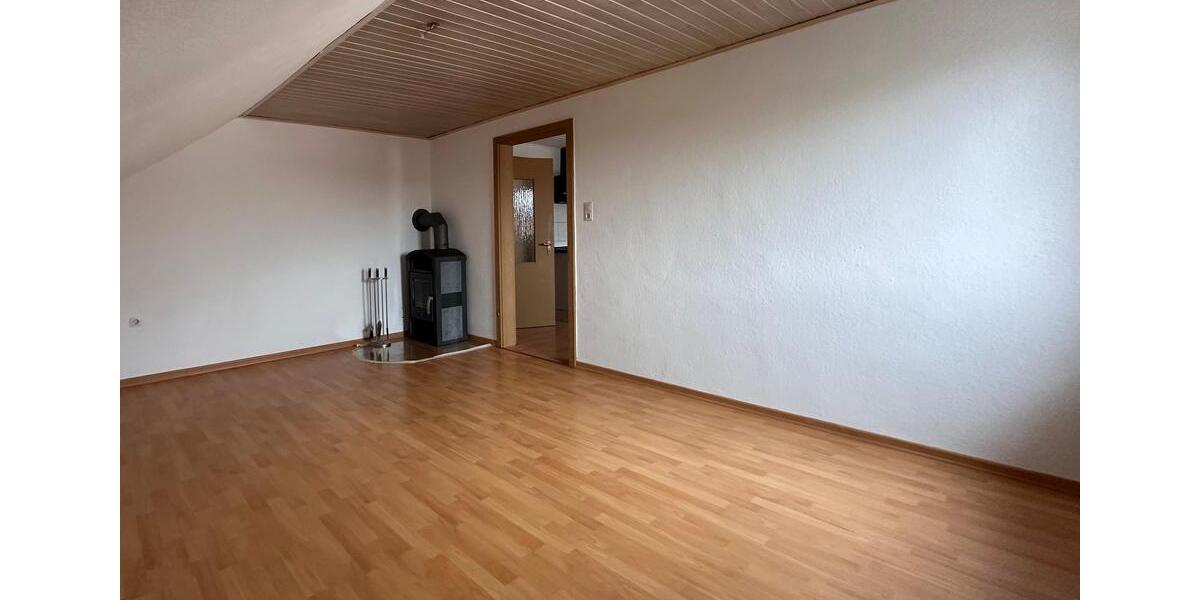 Dachgeschoßwohnung Poppenricht - 3.5 Zimmer, 80 m&sup2;, 620&euro; | Angebot:25978840