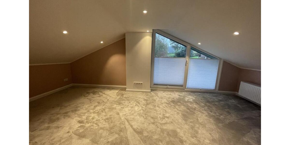 Einfamilienhaus Bergisch Gladbach - 3 Zimmer, 115 m&sup2;, 1.600&euro; | Angebot:26670208