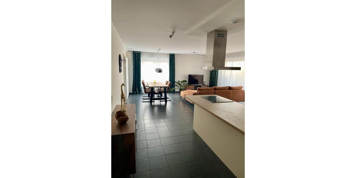 Etagenwohnung Niederkassel - 3 Zimmer, 90 m&sup2;, 2.300&euro; | Angebot:25925614