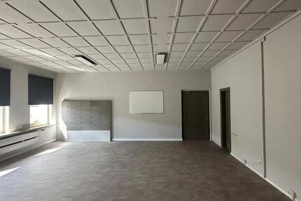 Büroräume Schulungs-Gruppenräume in Hof - unweit des Freibades auf Gewerbeareal - renoviert zimmer