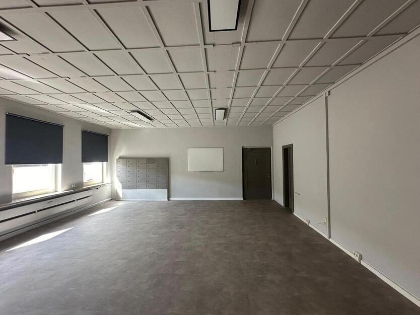 Büroräume Schulungs-Gruppenräume in Hof - unweit des Freibades auf Gewerbeareal - renoviert zimmer