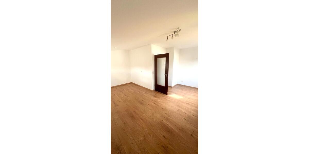 Dachgeschoßwohnung Detmold - 3 Zimmer, 120 m&sup2;, 1.250&euro; | Angebot:25384561