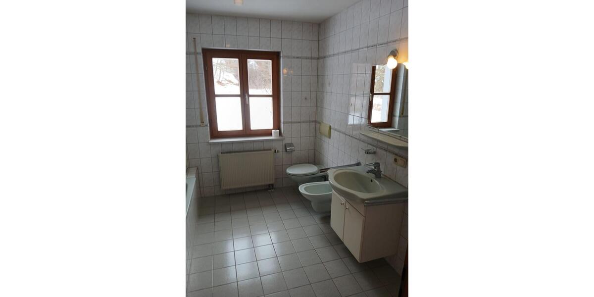 Erdgeschoßwohnung Cham - 4 Zimmer, 115 m&sup2;, 700&euro; | Angebot:25549096