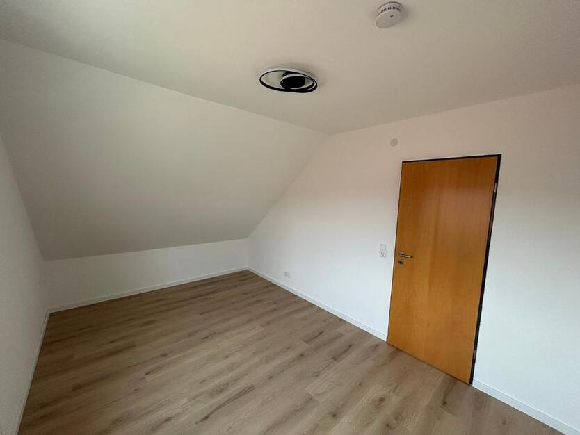 3 Zi-Dachgeschoßwohnung inklusvie TG Stellplatz zu vermieten