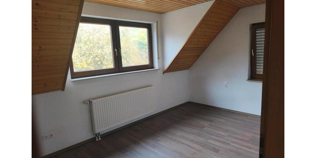 Dachgeschoßwohnung Schrozberg - 3 Zimmer, 92 m&sup2;, 900&euro; | Angebot:25510151