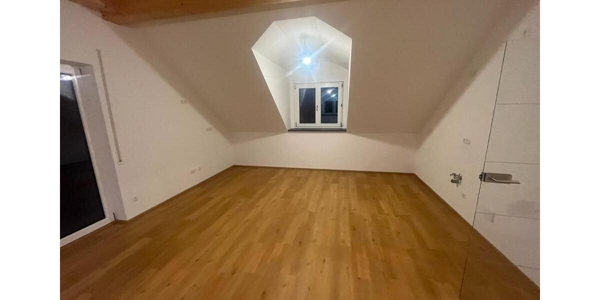 Dachgeschoßwohnung Donauwörth - 3 Zimmer, 100 m&sup2;, 1.200&euro; | Angebot:24242641