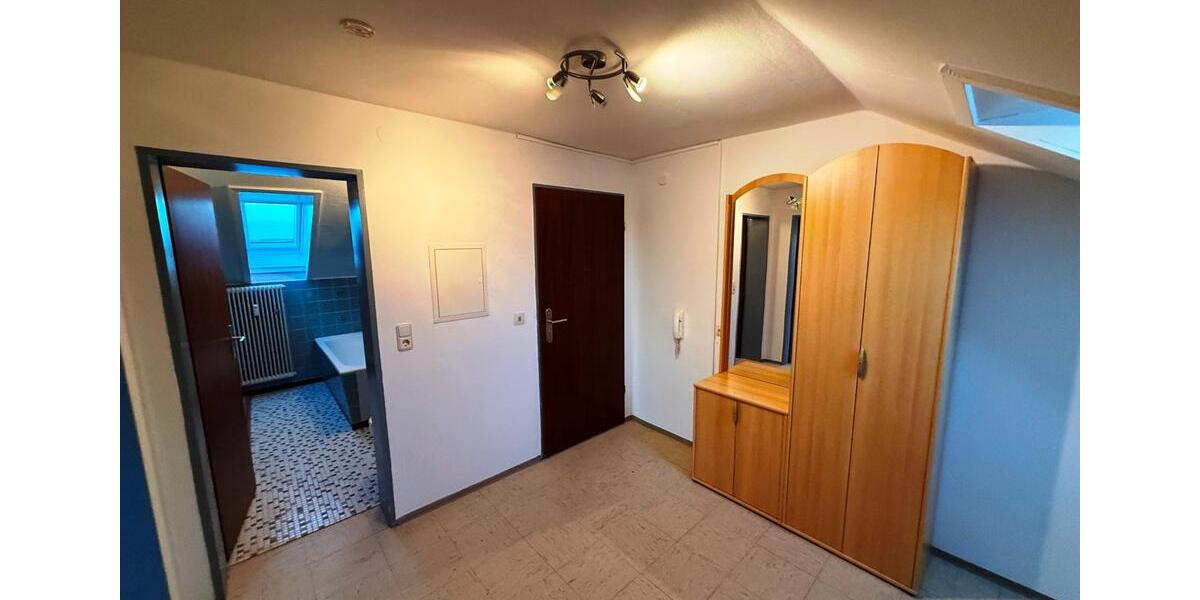 Geschmackvolle, renovierte DG-Whg mit 1,5 Räumen und Einbauküche 1.5 zimmer