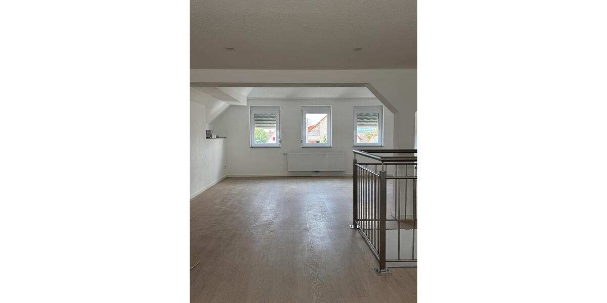 Dachgeschoßwohnung Gingen an der Fils - 4 Zimmer, 200 m&sup2;, 1.700&euro; | Angebot:25725035