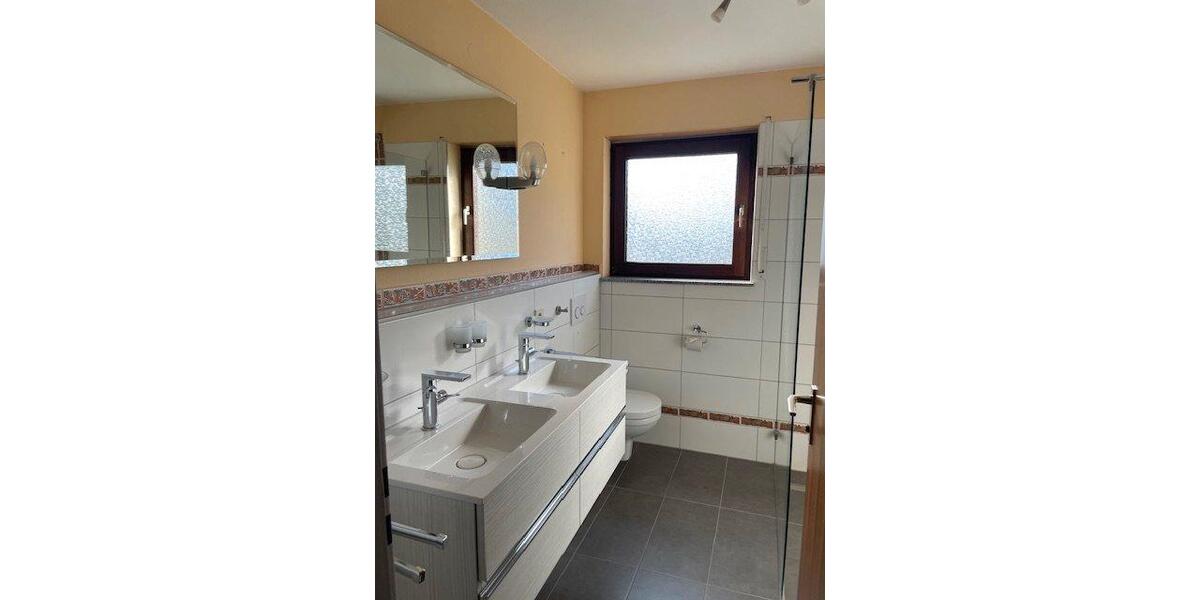Etagenwohnung Oberboihingen - 6 Zimmer, 125 m&sup2;, 1.550&euro; | Angebot:26346927