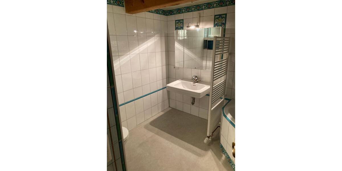 Dachgeschoßwohnung Trostberg - 4.5 Zimmer, 139 m&sup2;, 1.200&euro; | Angebot:24312237