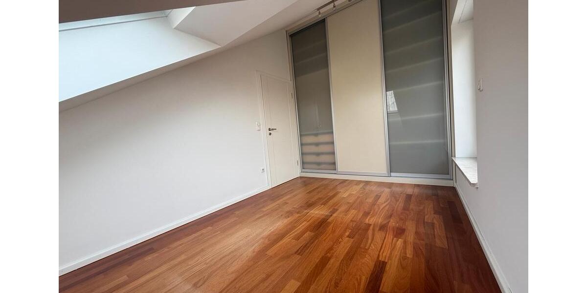 Doppelhaushälfte Gräfelfing - 6 Zimmer, 196 m&sup2;, 3.800&euro; | Angebot:25907290