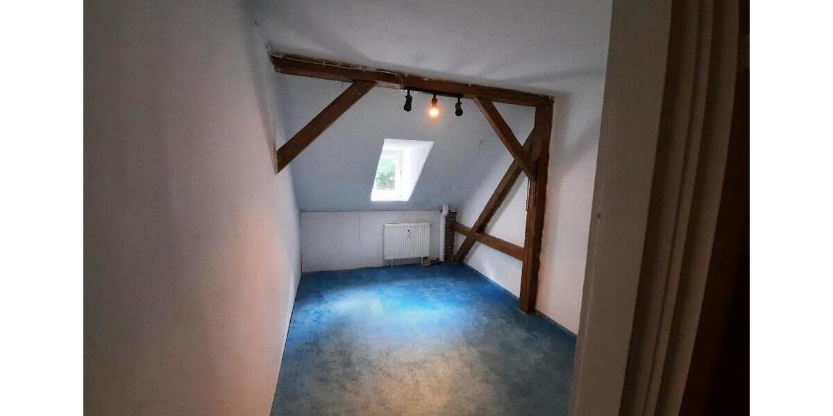 Etagenwohnung Reichenbach im Vogtland - 4 Zimmer, 84 m&sup2;, 300&euro; | Angebot:26566347