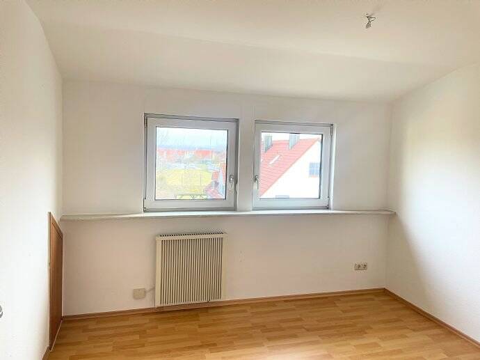 Helle 4-Zimmer-Wohnung im DG mit Balkon, EBK und Kellerraum