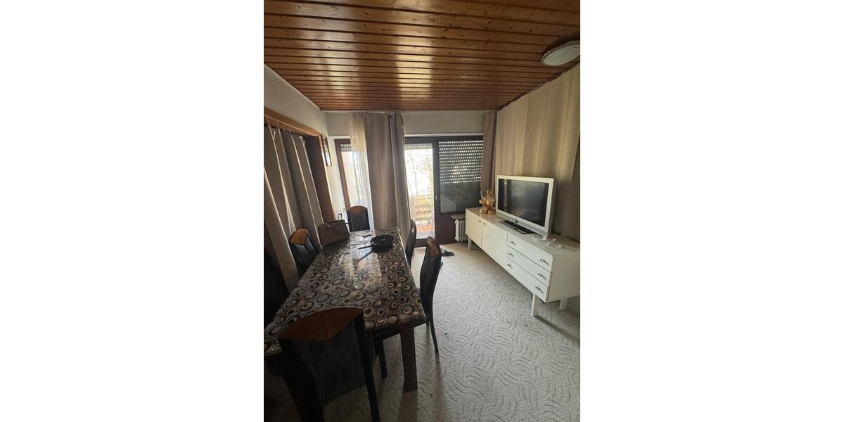 Etagenwohnung Bempflingen - 3 Zimmer, 100 m&sup2;, 1.100&euro; | Angebot:26350196