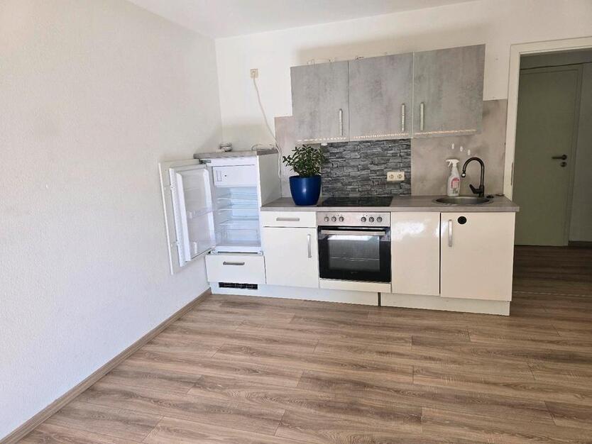 Helle 2-Zimmer-Wohnung mit Terrasse, Einbauküche & Stellplatz