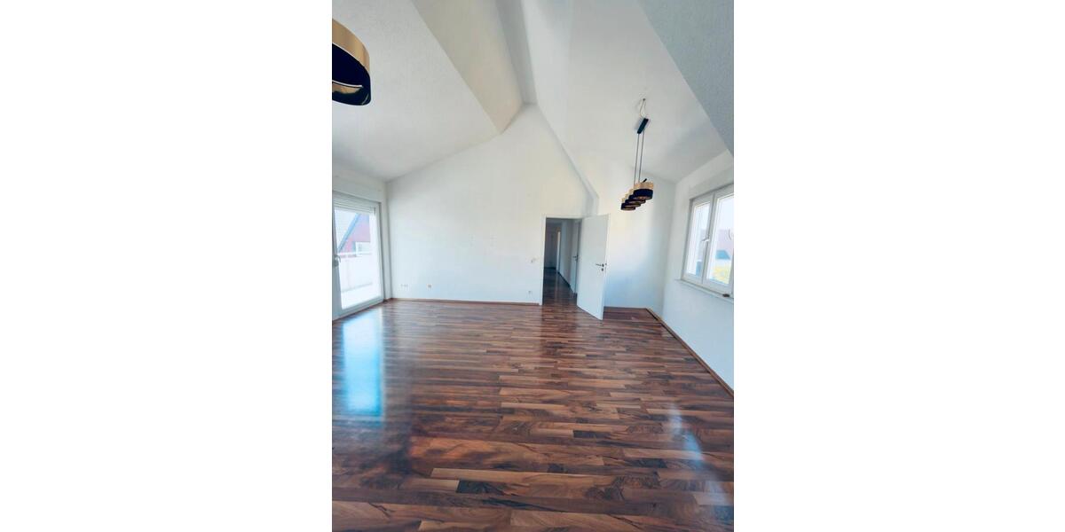 Dachgeschoßwohnung Ditzingen - 3.5 Zimmer, 85 m&sup2;, 1.200&euro; | Angebot:26603214