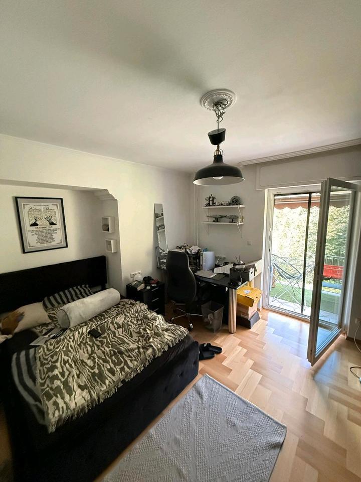 WG Zimmer mit eigenem Balkon