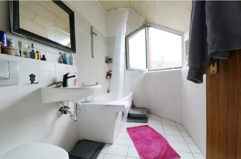 Helle schöne Wohnung im 3.OG eines ruhigen und gepflegten MFH zimmer