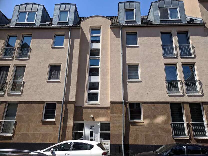 großzügige 3 Zimmer-Wohnung *gerade in Renovierung* mit Balkon und Küche