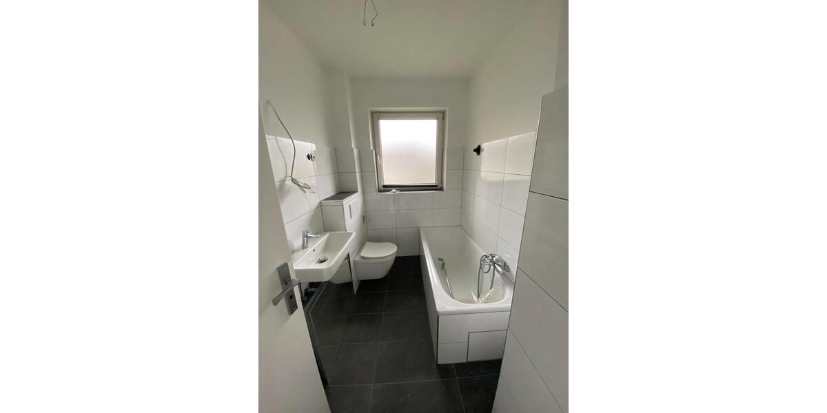 3,5 Zimmer-Wohnung Badezimmer 2021 neu Balkon Stellplatz 3 zimmer