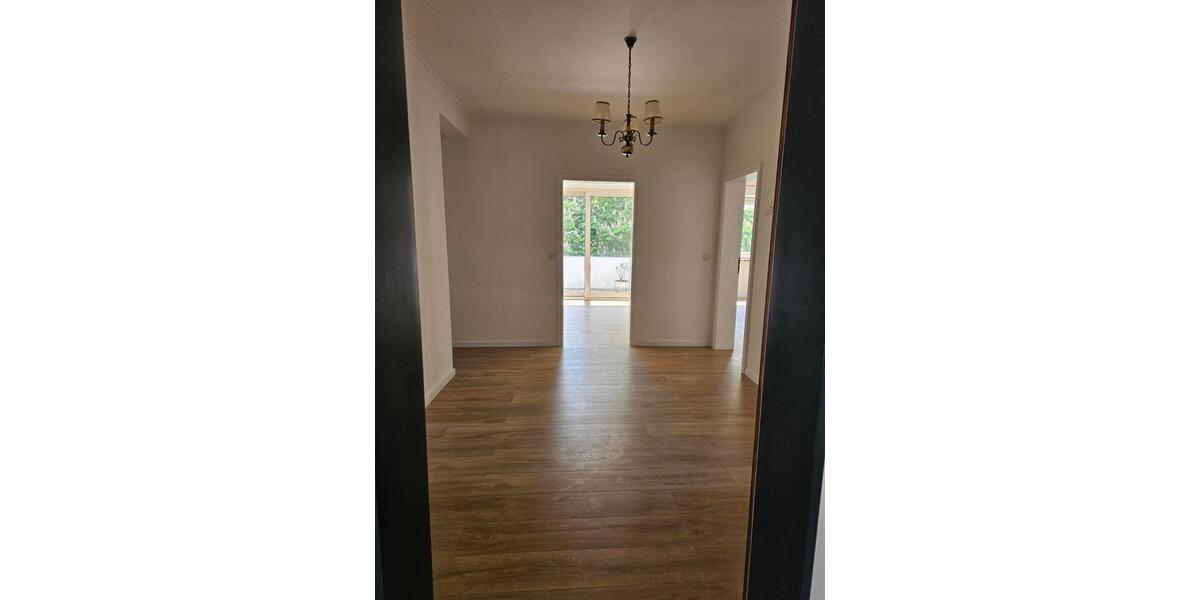 Etagenwohnung Bremerhaven - 3 Zimmer, 96 m&sup2;, 900&euro; | Angebot:26636111