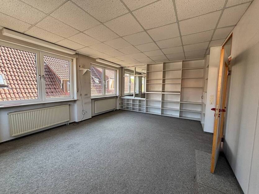 Zentrale großzügige Büroflächen - flexibel gestaltbar | Mit der Renovierung wurde begonnen