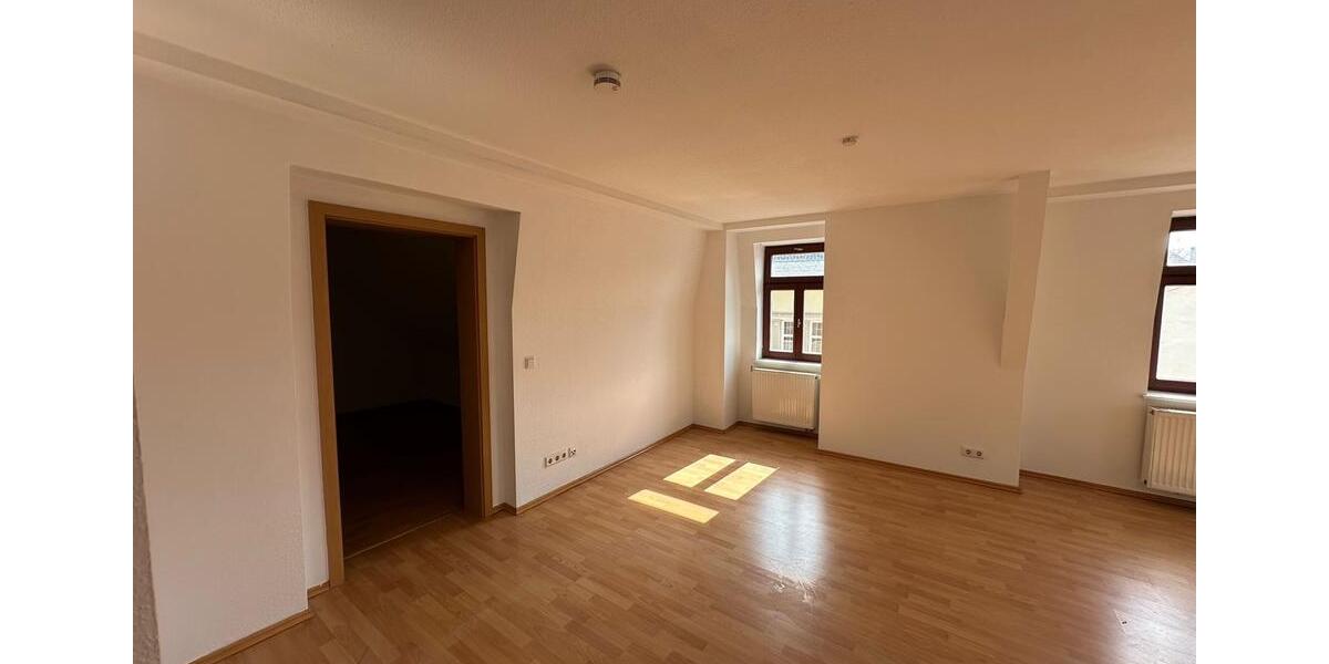 Dachgeschoßwohnung Altenburg - 3 Zimmer, 106 m&sup2;, 636&euro; | Angebot:25999858