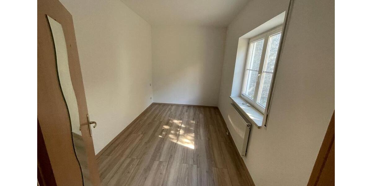 Dachgeschoßwohnung Bad Lobenstein - 2 Zimmer, 36 m&sup2;, 272&euro; | Angebot:26439297