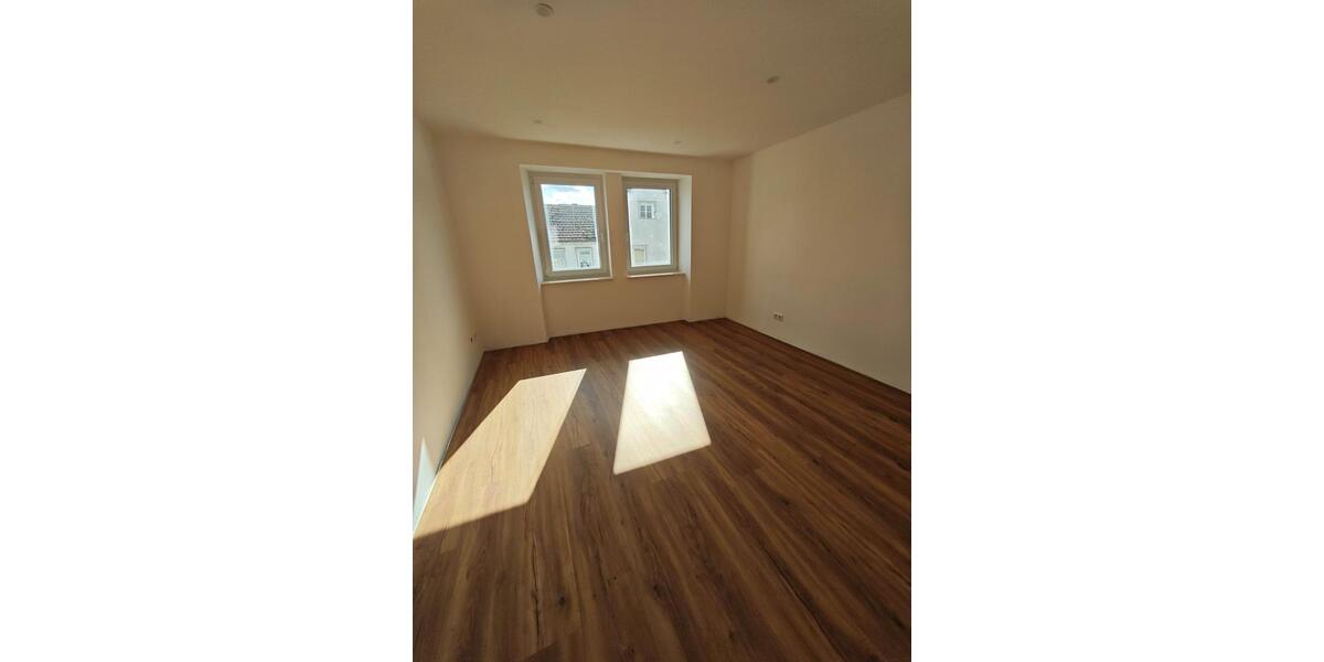 Etagenwohnung Hammelburg - 3 Zimmer, 111 m&sup2;, 1.350&euro; | Angebot:25641088