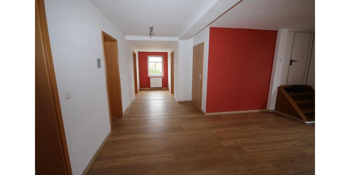 Etagenwohnung Hildburghausen - 5 Zimmer, 114 m&sup2;, 710&euro; | Angebot:25219809