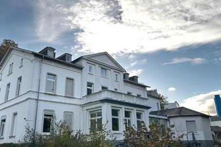 Luxuriöse - Stilvolle 4ZKB Wohnung in historischer Villa 4 zimmer