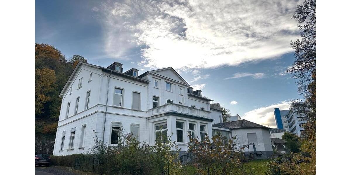 Luxuriöse - Stilvolle 4ZKB Wohnung in historischer Villa 4 zimmer