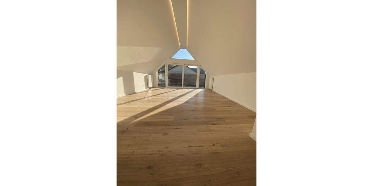 Alt-Wittlaer: Kernsanierte Premium-Doppelhaushälfte in direkter Rheinnähe 5 zimmer