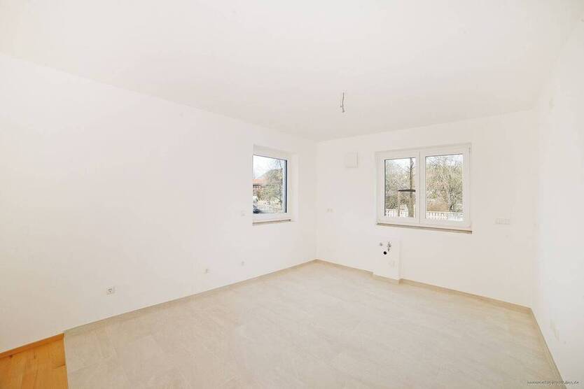 Neuwertige Doppelhaushälfte (BJ 2023) über 2 Etagen zzgl. UG mit großem Privatgarten und Hobbyraum!