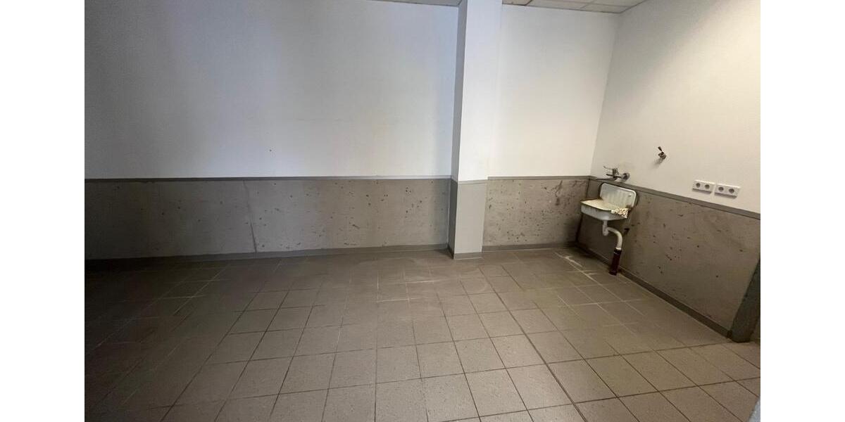 Ihr neuer Geschäftserfolg am Niedermarkt: Modernes Ladengeschäft ab sofort zimmer