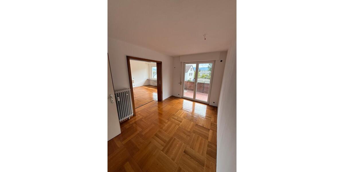 Etagenwohnung Eislingen (Fils) - 3.5 Zimmer, 90 m&sup2;, 1.000&euro; | Angebot:25048348